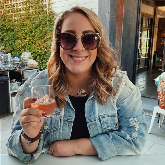 Meet your Posher, Stefanie - Picture 1 of 1